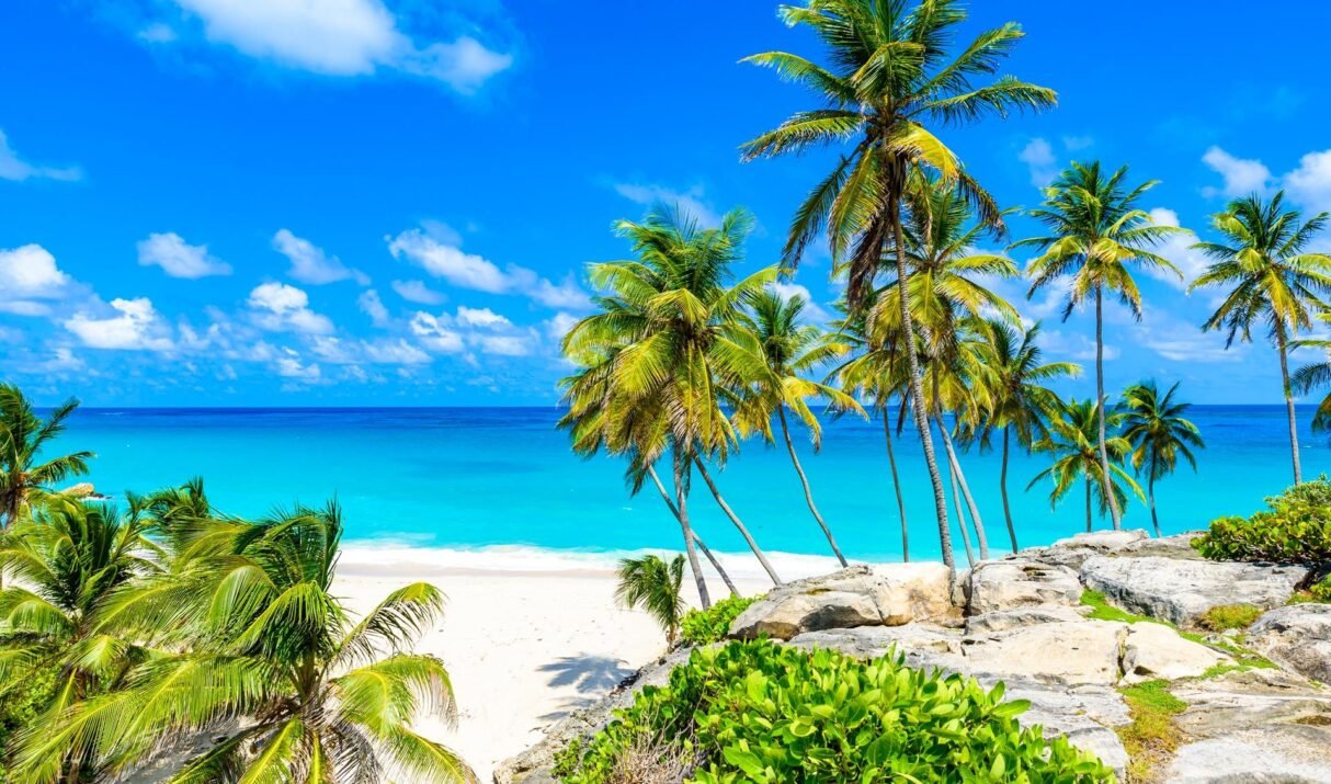 THE MOST BEAUTIFUL TROPICAL ISLANDS FOR A ROMANTIC OR RELAXING VACATION